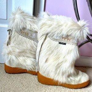 The Oscar Sport fur boots made ​​of genuine leather & pony fur.